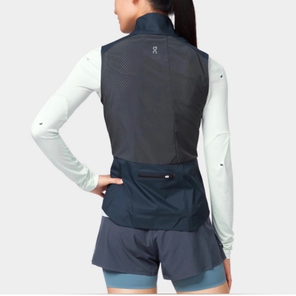 ON CLOUD Navy/Shadow On Weather Lightweight Vest Size Medium NEW